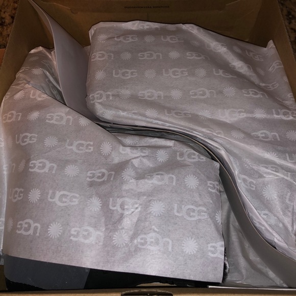 Ugg bootie - Picture 3 of 4